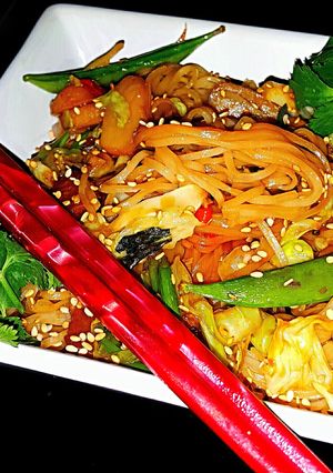 A picture of Mike's Spicy Garlic Sesame Rice Noodles.