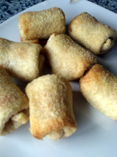 A picture of Crispy cinnamon rolls.