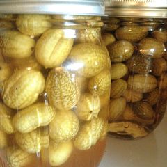 A picture of Sriracha Pickles.