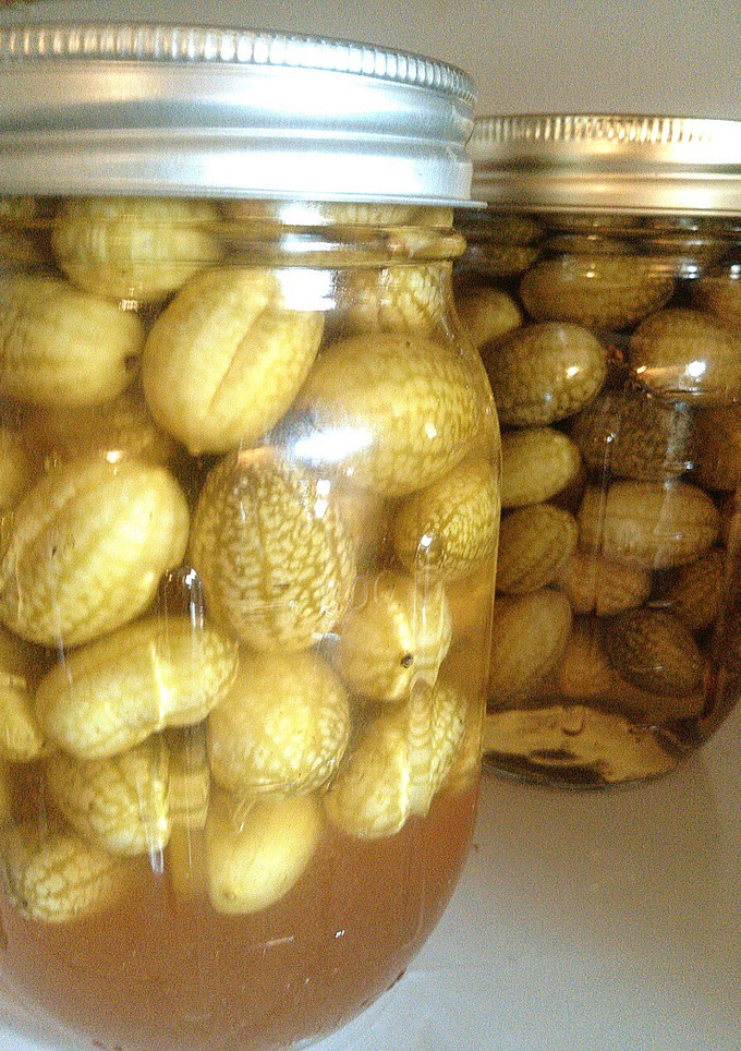 A picture of Sriracha Pickles.