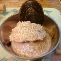 A picture of Strawberry icecream.