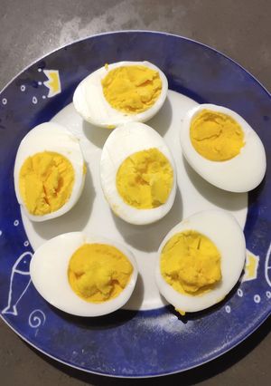 A picture of Hard Boiled Eggs.