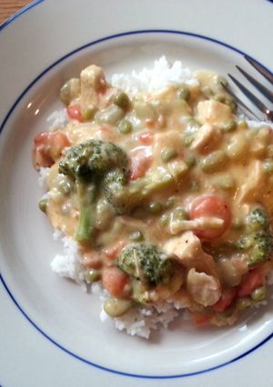 A picture of Taisen's Chicken Veggie Sauce W/rice.
