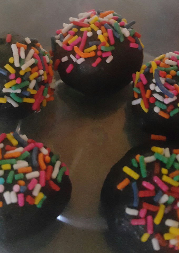 A picture of Oreo Truffles.