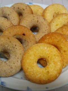 A picture of Oil-free Chewy Yogurt Donuts.