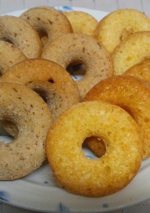 A picture of Oil-free Chewy Yogurt Donuts.