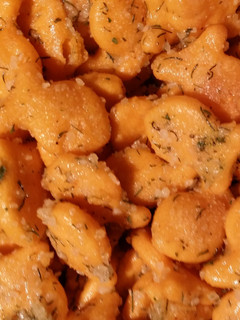 A picture of PARTY CRACKERS.