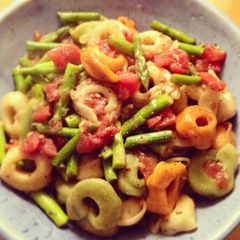 A picture of Tortellini & Asparagus.