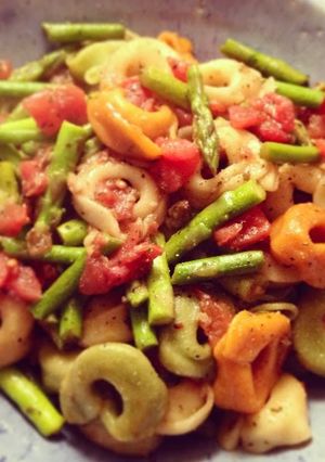 A picture of Tortellini & Asparagus.
