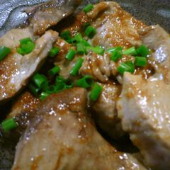 A picture of Skipjack Tuna in Garlic and Soy Sauce.