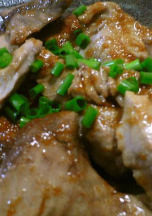 A picture of Skipjack Tuna in Garlic and Soy Sauce.