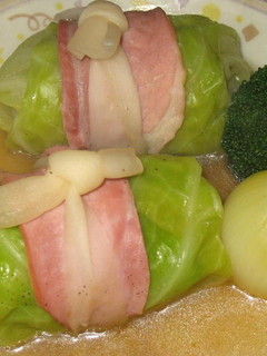 A picture of Superb Cabbage Rolls Simmered in Consommé.