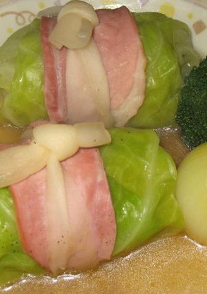 A picture of Superb Cabbage Rolls Simmered in Consommé.