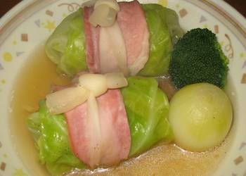 How to Cook Appetizing Superb Cabbage Rolls Simmered in Consomm