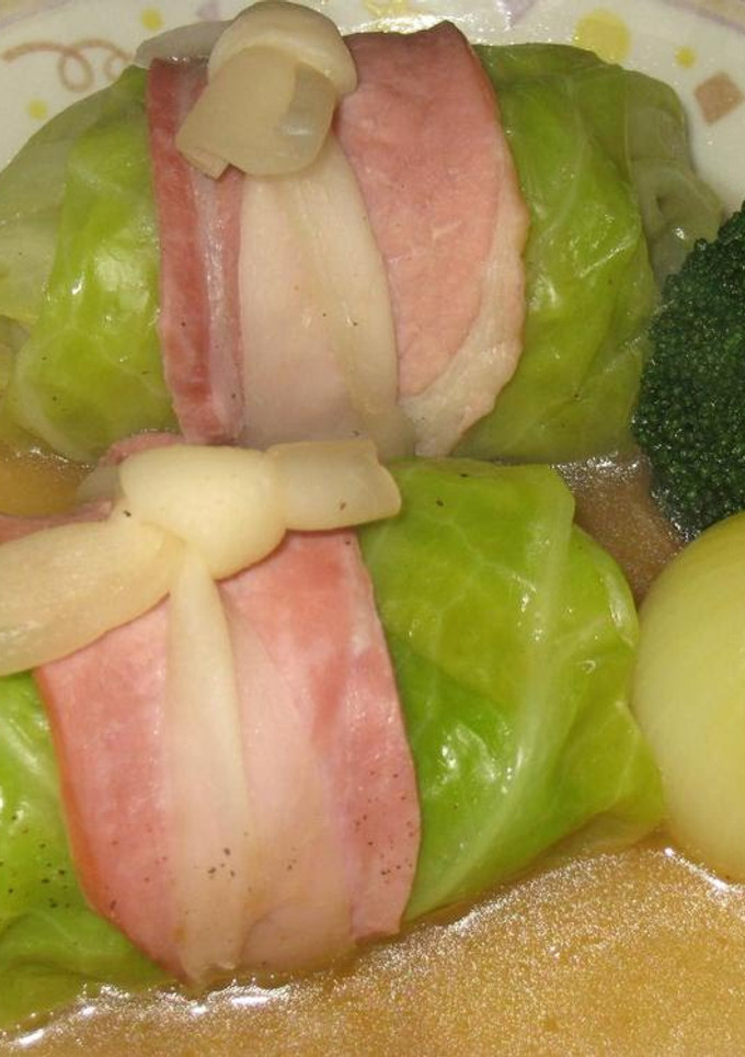 A picture of Superb Cabbage Rolls Simmered in Consommé.