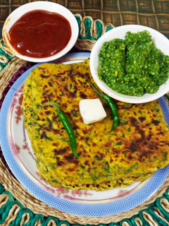 पालक पराठा (palak paratha recipe in Hindi) रेसिपी मुख्य फोटो