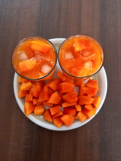 પપૈયા નું જ્યુસ (Papaya Juice Recipe In Gujarati) રેસીપી મુખ્ય ફોટો