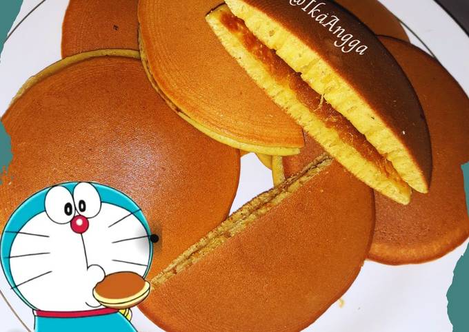 Resep Dorayaki Doraemon oleh ika angga - Cookpad