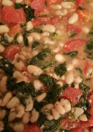 A picture of Garlicky Cannellini Beans with Spinach & Tomatoes.