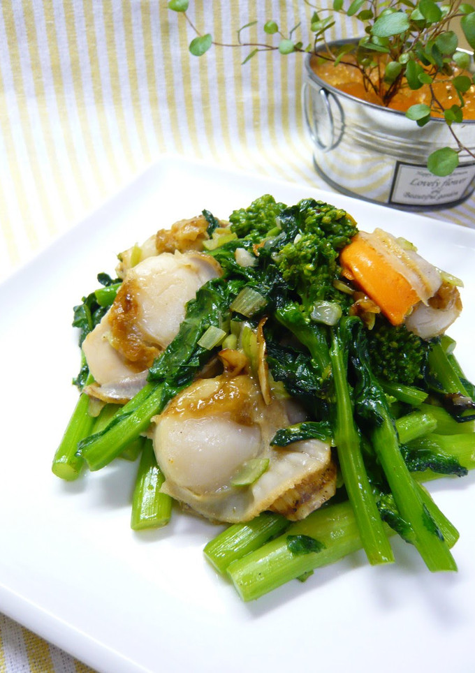 A picture of Broccolini and Scallops in Salty Sauce.