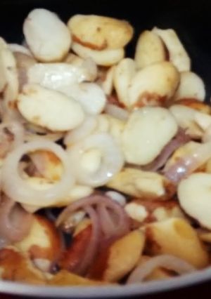 A picture of Perfect sautéed jack fruit seeds.