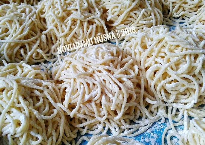 Standar Cara gampang buat Mie homemade sehat andalanku, lebih kenyal dan mantap  lezat