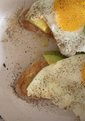 Foto de Tosta de Ovo com Abacate