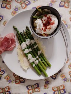 A picture of Asparagus with Poached Egg, Prosciutto, and Parmesan.