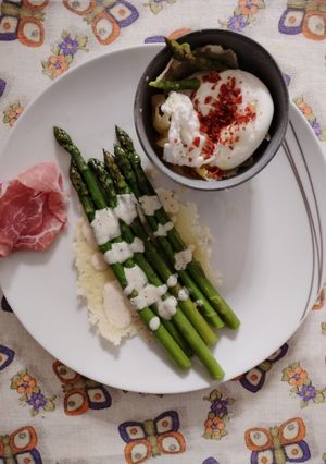 A picture of Asparagus with Poached Egg, Prosciutto, and Parmesan.