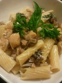A picture of Chicken and sausage rigatoni.