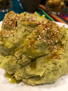 Una foto de Hummus de aguacate