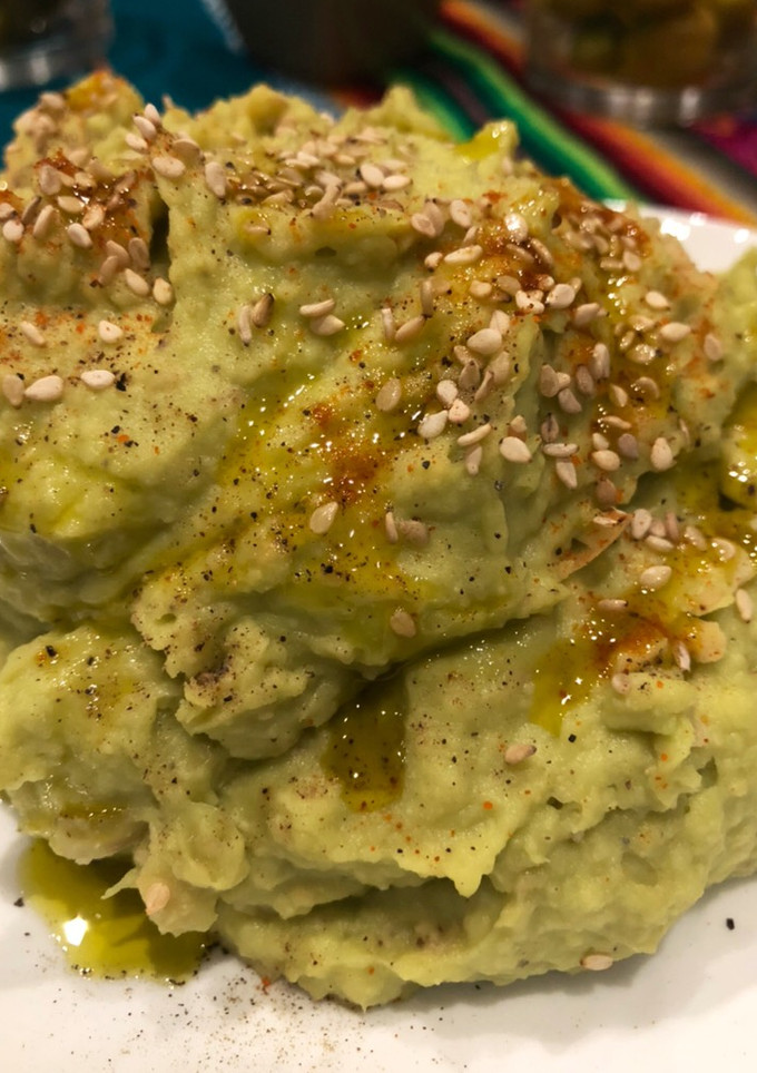 Una foto de Hummus de aguacate