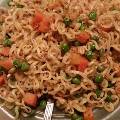 A picture of Fast simple Ramen veggie meal.