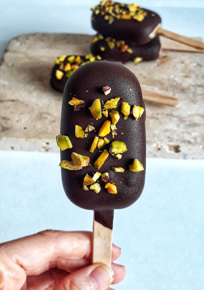 Una foto de 🍦HELADO DE PISTACHO Y CARAMELO SALUDABLE🍦