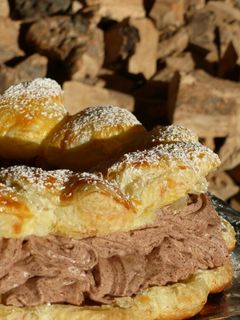 Una foto de Roscón de hojaldre con trufa