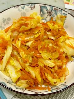 紅蘿蔔絲高麗菜 的食譜成品照片