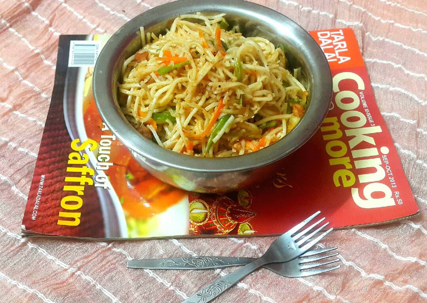 Chicken and veg hakka noodles-Indochinese