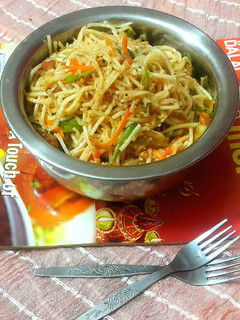 A picture of Chicken and veg hakka noodles-Indochinese.