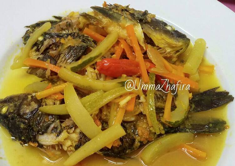 Cara membuat Ikan acar kuning yang lezat dan Mudah Dibuat