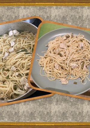 Egyszerű csirkés tejfölös spagetti babhüvellyel 🍗🧄🍝😋 recept fotója