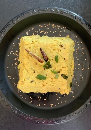 જુવાર ના લોટ નુ ખીચુ (Jowar Flour Khichu Recipe In Gujarati) રેસીપી મુખ્ય ફોટો