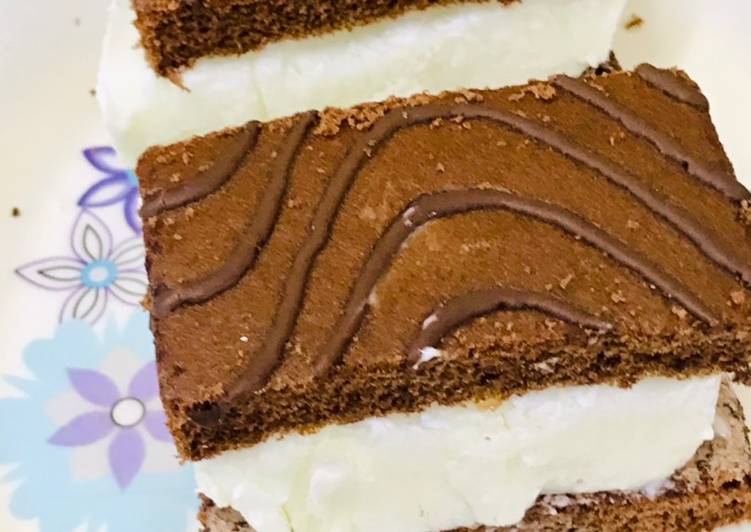 Simple Way to Prepare Quick Frozen yoghurt chocolate cake bars