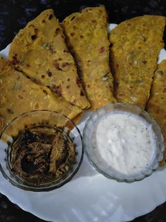 गुजराती स्टाइल लौकी के थेपले (gujarati style lauki ke theple recipe in Hindi) रेसिपी मुख्य फोटो