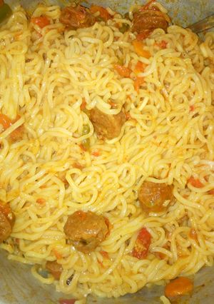 A picture of Fried sausages in noodles.