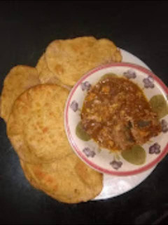 A picture of Homemade gurasa with chicken sauce.