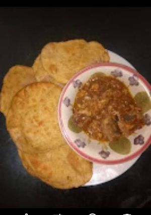A picture of Homemade gurasa with chicken sauce.