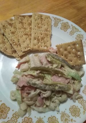 Una foto de Ensalada con pasta y atún