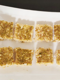 மில்க் பர்பி (Milk burfi recipe in tamil) செய்முறை முக்கிய புகைப்படம்