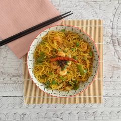 A picture of Singapore Prawn Noodles.