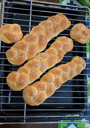 A picture of Challah buns.